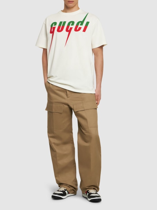 Gucci: Camiseta oversize de algodón jersey con logo - Blanco Opaco - men_1 | Luisa Via Roma
