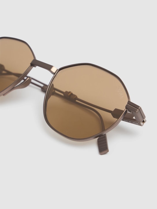 Zegna: Faltbare Sonnenbrille aus Titan - Bronze/Braun - men_1 | Luisa Via Roma