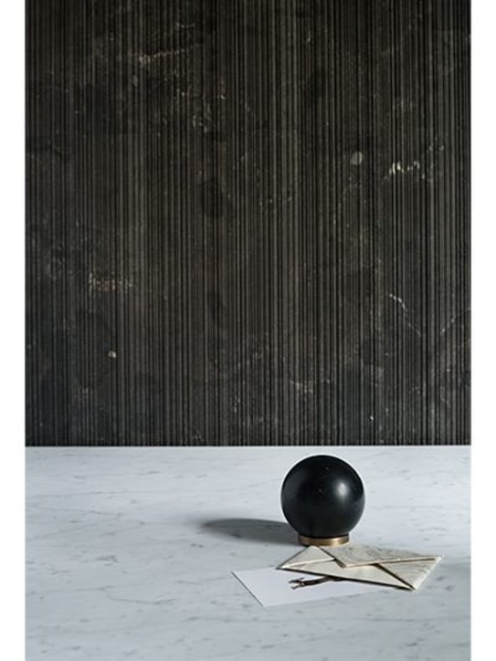 Salvatori: Sphère en marbre Nero Marquinia Gravity - Noir/Or - ecraft_1 | Luisa Via Roma