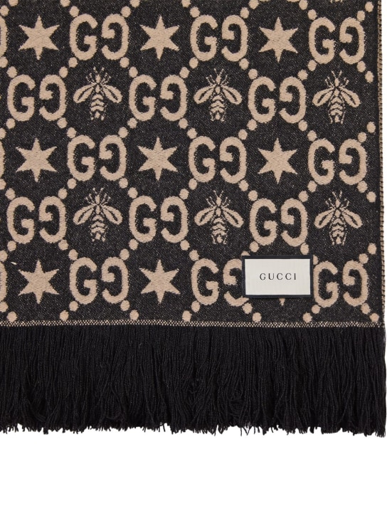 Gucci: Couverture en laine mélangée à franges GG - Noir/Ivoire - ecraft_1 | Luisa Via Roma