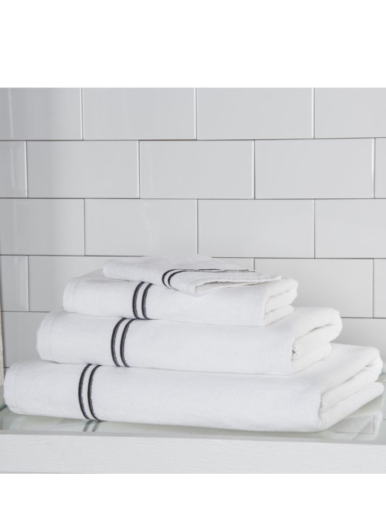 Frette: Serviette de bain en coton Hotel Classic - Blanc/Gris - ecraft_1 | Luisa Via Roma