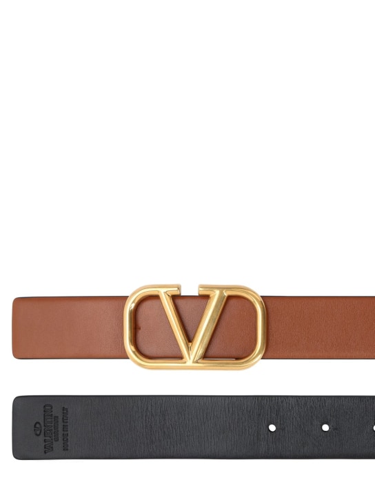 Valentino Garavani: 4cm Reversible V Logo leather belt - Selleria/Black - women_1 | Luisa Via Roma