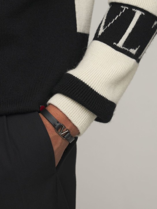 Valentino Garavani: V logo bicolor leather belt bracelet - Black/Red - men_1 | Luisa Via Roma