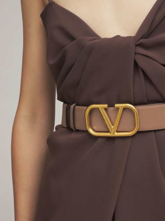 Valentino Garavani: 4cm V Logo 양면 가죽 벨트 - Brown/Nero - women_1 | Luisa Via Roma
