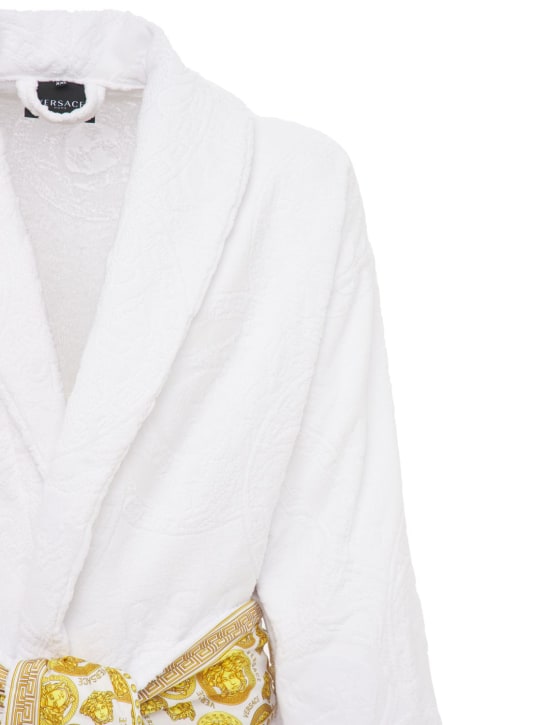 Versace: Jaq Medusa棉质浴袍 - White/Gold - men_1 | Luisa Via Roma