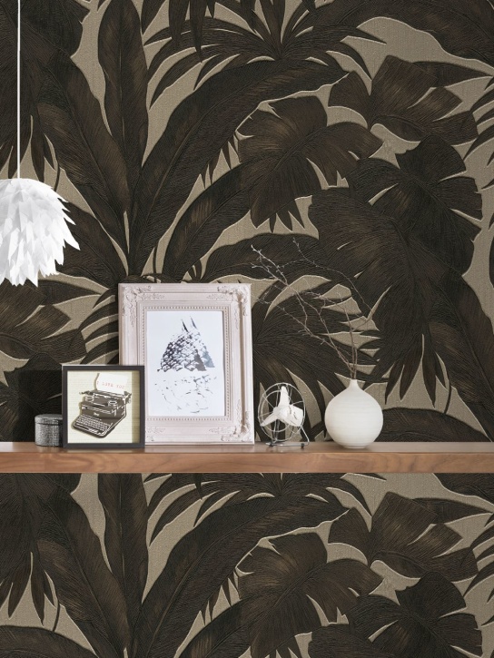 Versace: Jungle printed wallpaper - Black - ecraft_1 | Luisa Via Roma
