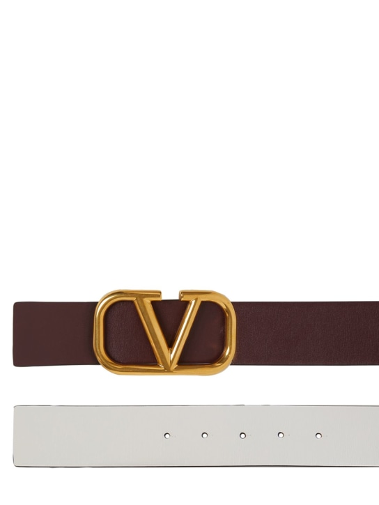 Valentino Garavani: Cintura reversibile in pelle con logo 4cm - White/Rubin - women_1 | Luisa Via Roma