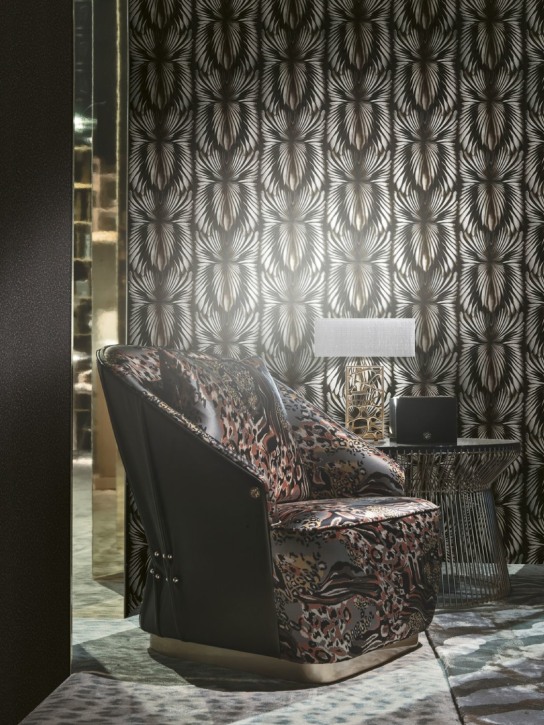 Roberto Cavalli: Foglie Luxury printed wallpaper - Black - ecraft_1 | Luisa Via Roma