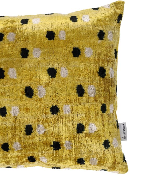 Les Ottomans: Cotton velvet cushion - Gold - ecraft_1 | Luisa Via Roma