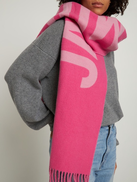 Jacquemus: L'Echarpe logo wool scarf - Pink - women_1 | Luisa Via Roma