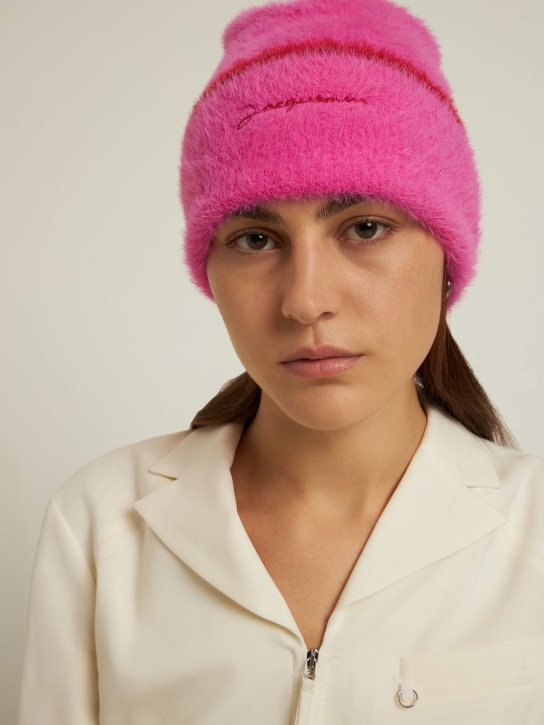 Jacquemus: Le Bonnet Neve plush beanie - Pink - women_1 | Luisa Via Roma