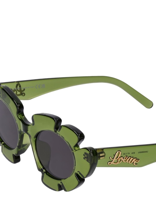Loewe: Paula's Ibiza flower shaped sunglasses - Green/Smoke - women_1 | Luisa Via Roma