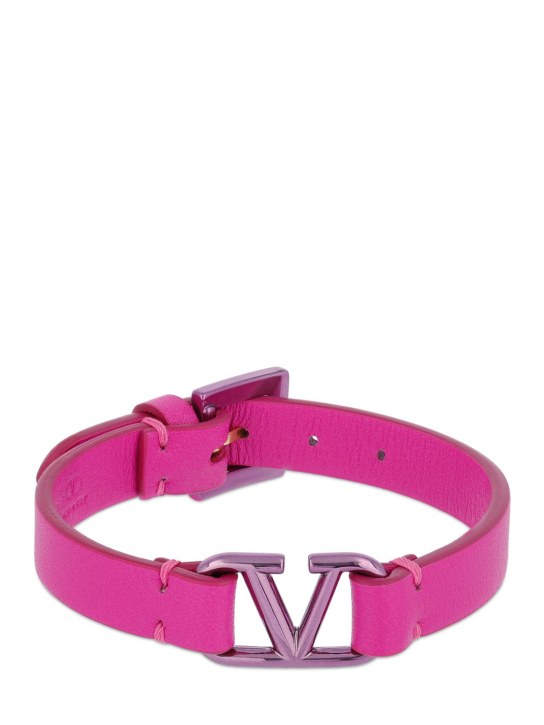 Valentino Garavani: V logo leather belt bracelet - Pink - women_0 | Luisa Via Roma