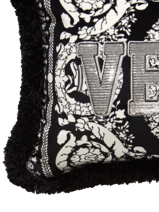 Versace: Barocco Foulard抱枕 - Nero/bianco - ecraft_1 | Luisa Via Roma