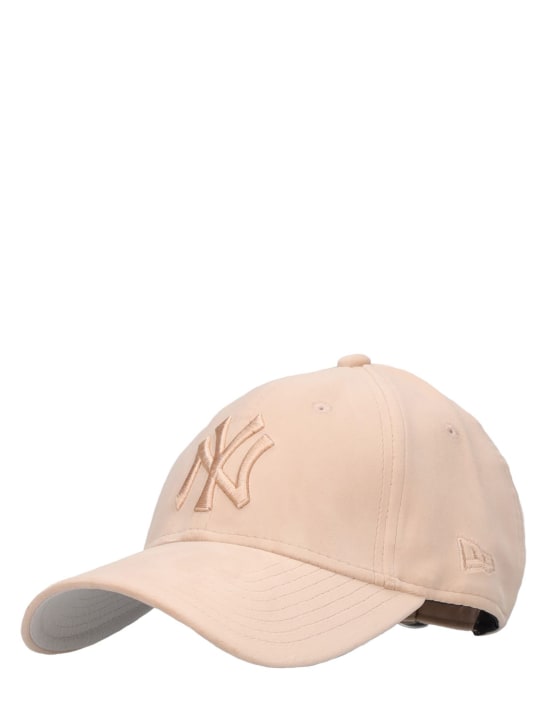 New Era: 9Forty NY Yankees velour hat - Beige - women_1 | Luisa Via Roma