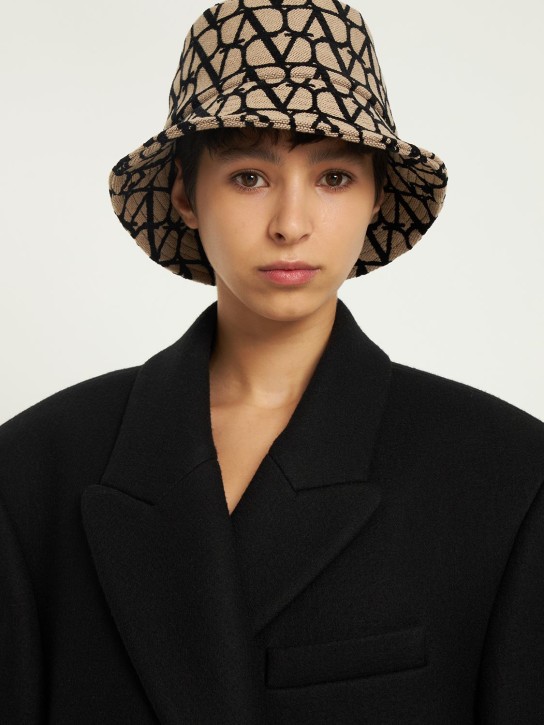 Valentino Garavani: Vlogo monogram bucket hat - Beige/Black - women_1 | Luisa Via Roma