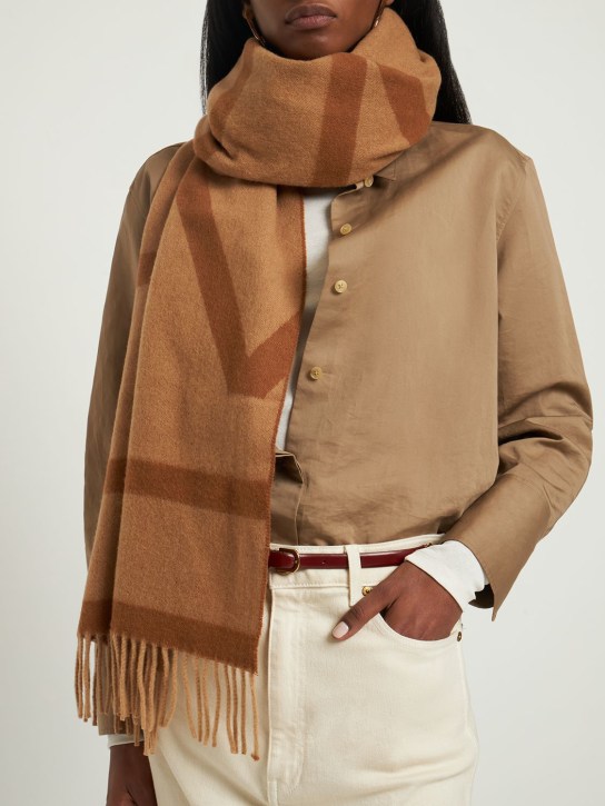 Toteme: Monogram jacquard wool scarf - Camel Monogram - women_1 | Luisa Via Roma