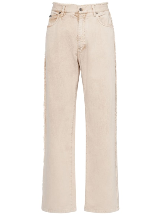 Dolce&Gabbana: Jeans larghi in denim di cotone / placchetta logo - Beige - men_0 | Luisa Via Roma