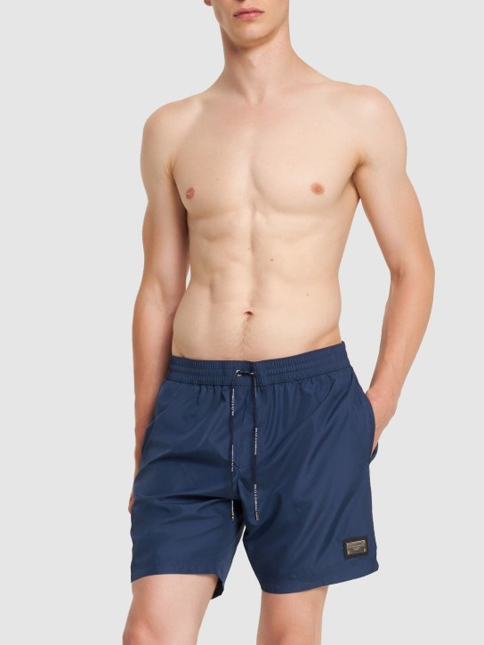 Dolce&Gabbana: Shorts mare con placchetta logo - Blu Navy - men_1 | Luisa Via Roma