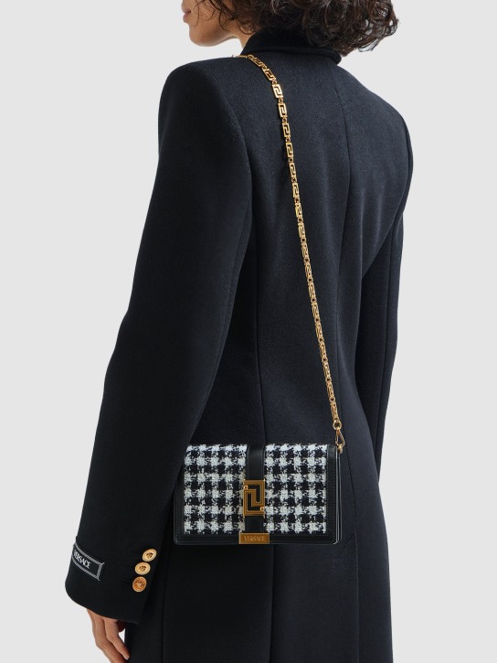 Versace: Portefeuille en cuir avec chaîne Greca Goddess - Noir/Blanc - women_1 | Luisa Via Roma