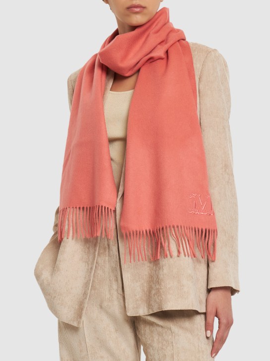 Max Mara: Dalia cashmere scarf - Bellini Pink - women_1 | Luisa Via Roma
