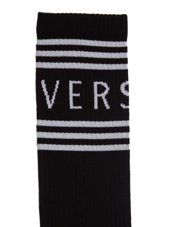 Versace: Calcetines de algodón con logo - Negro/Blanco - men_1 | Luisa Via Roma
