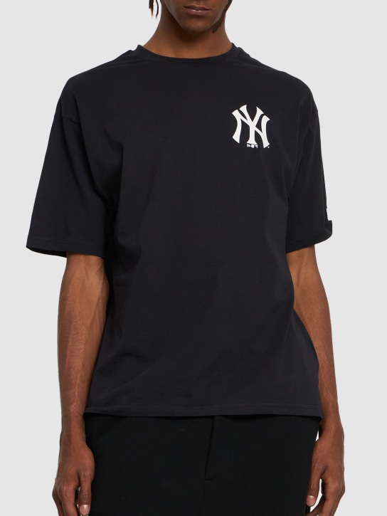 New Era: T-shirt en coton imprimé Yankees Stadium - Bleu/Blanc - men_1 | Luisa Via Roma