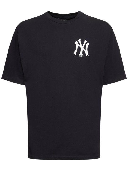 New Era: T-shirt en coton imprimé Yankees Stadium - Bleu/Blanc - men_0 | Luisa Via Roma