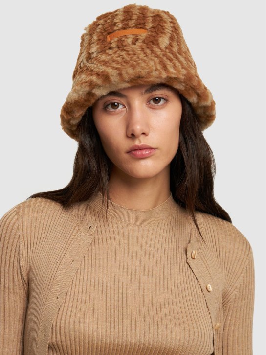 Stella McCartney: Woodgrain teddy jacquard bucket hat - Camel Cream - women_1 | Luisa Via Roma