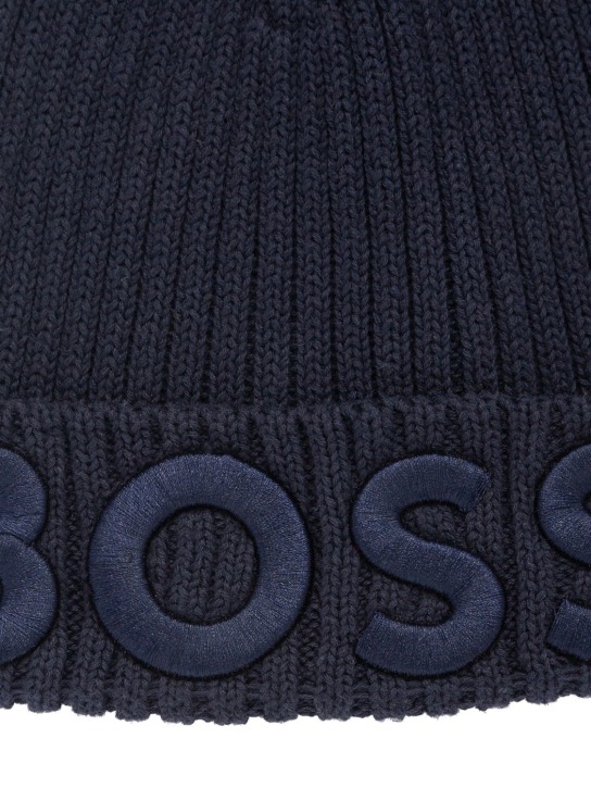 Boss: Bonnet en maille de coton à logo brodé - Bleu Marine - kids-boys_1 | Luisa Via Roma
