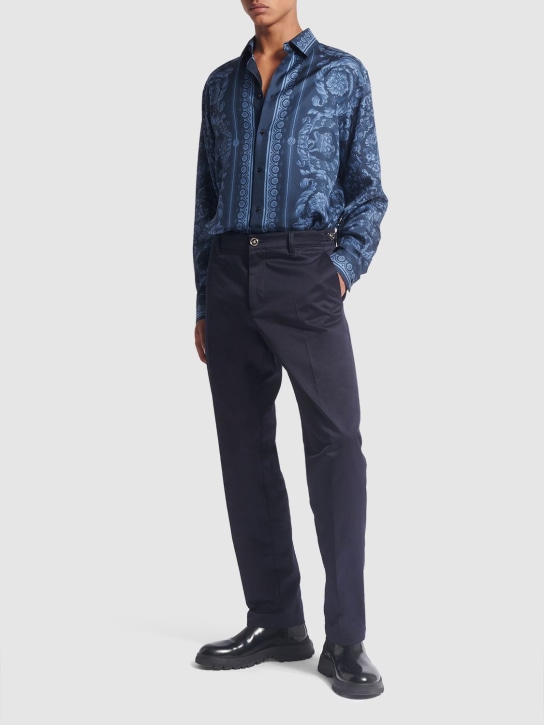 Versace: Pantalon en gabardine de coton - Bleu Marine - men_1 | Luisa Via Roma