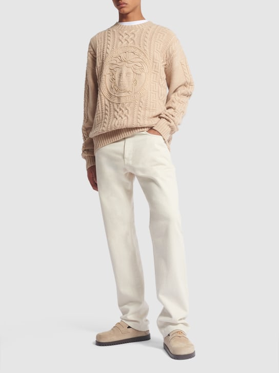 Versace: Suéter de punto de lana bordado - Arena - men_1 | Luisa Via Roma