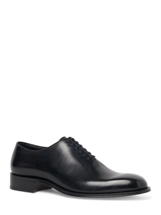Tom Ford: Zapatos de piel con cordones - Negro - men_1 | Luisa Via Roma