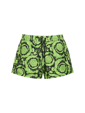 Versace: Bañador shorts de nylon estampado - Verde - men_0 | Luisa Via Roma
