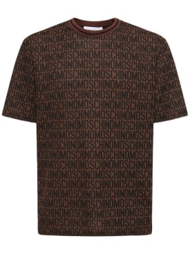 Moschino: Camiseta de algodón jacquard con logo - Café - men_0 | Luisa Via Roma