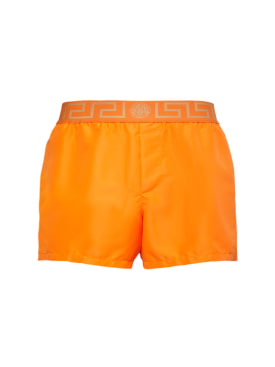 Versace: Shorts mare in techno con logo - Arancione/Oro - men_0 | Luisa Via Roma