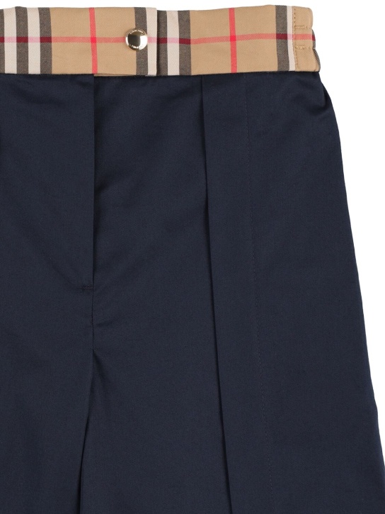 Burberry: Pantaloni in cotone / inserti check - Navy - kids-girls_1 | Luisa Via Roma