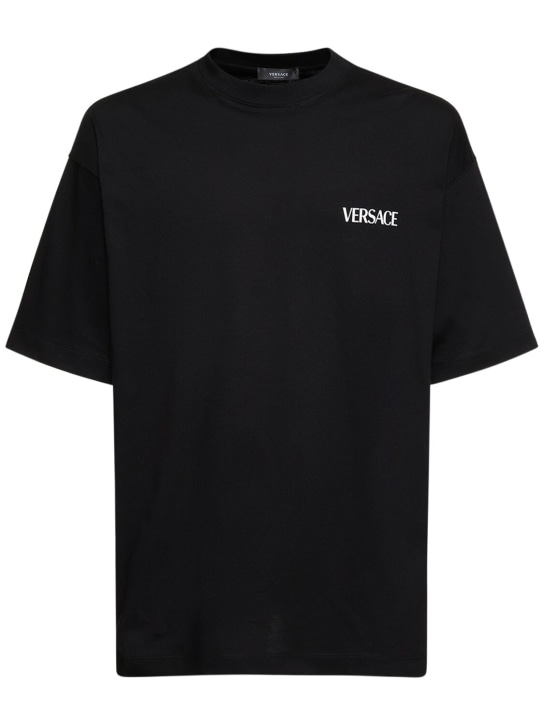 Versace: T-shirt in jersey di cotone con logo - Nero - men_0 | Luisa Via Roma