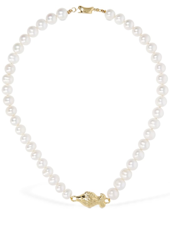 Timeless Pearly: Fish charm pearl collar necklace - Pearl/Gold - women_0 | Luisa Via Roma