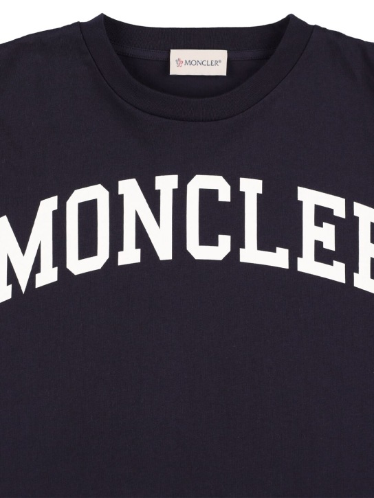 Moncler: T-shirt en jersey de coton imprimé - Bleu Marine - kids-boys_1 | Luisa Via Roma