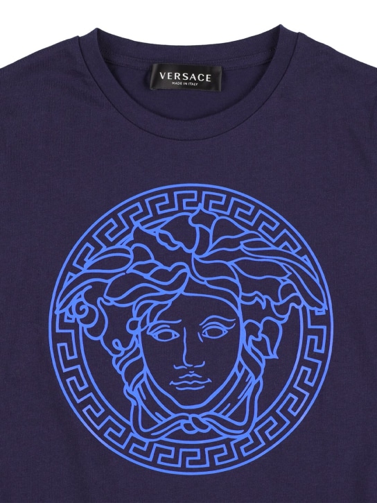 Versace: Camiseta de jersey de algodón con logo - Azul Marino - kids-boys_1 | Luisa Via Roma
