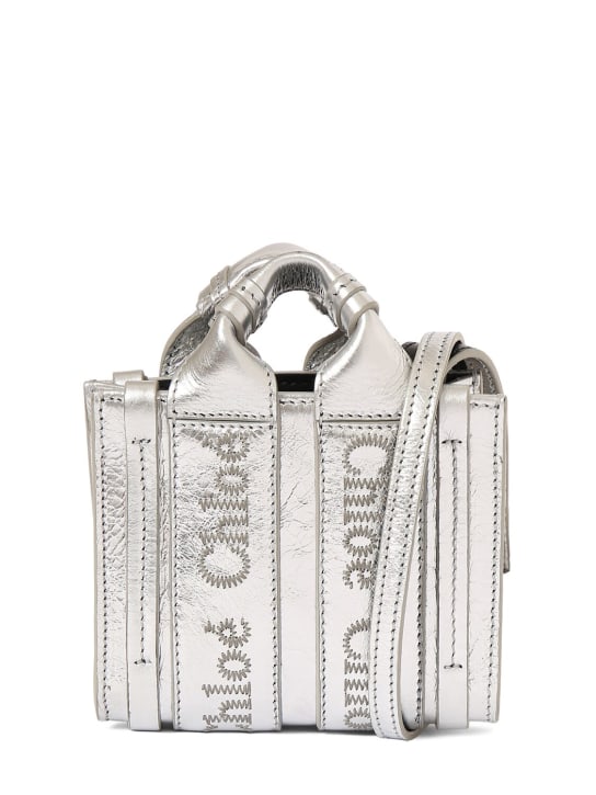 Chloé: Micro Woody metallic leather tote bag - Gümüş - women_0 | Luisa Via Roma