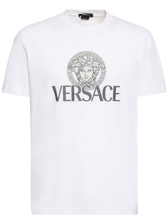 Versace: T-Shirt aus Baumwolle mit Logodruck - Weiß - men_0 | Luisa Via Roma