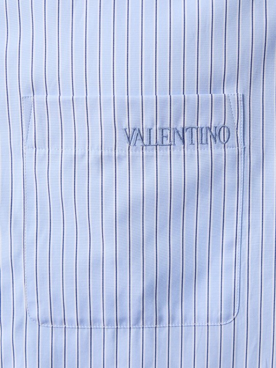 Valentino: Logo经典棉质衬衫 - 蓝色 - men_1 | Luisa Via Roma