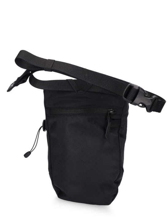 Arc'teryx: Ion small chalk bag - women_3 | Luisa Via Roma