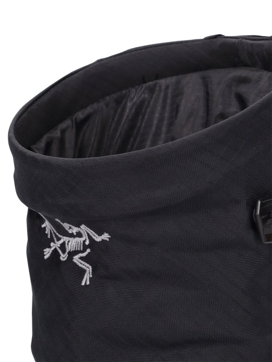 Arc'teryx: Ion small chalk bag - women_2 | Luisa Via Roma