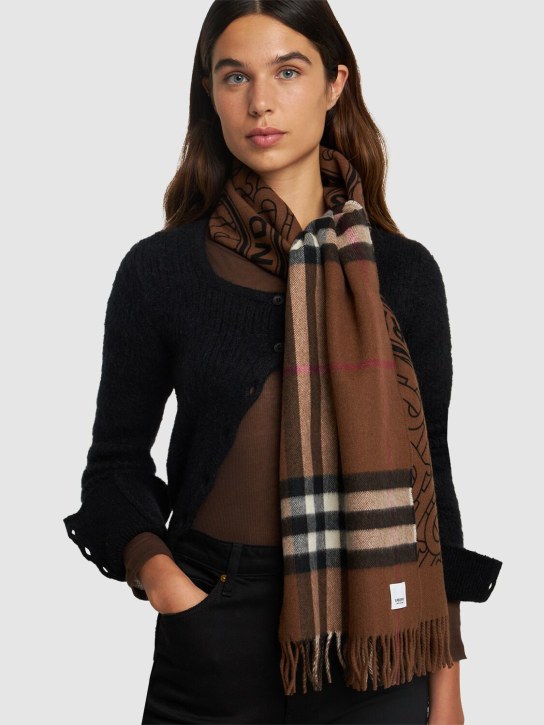 Burberry: Giant check circle logo cashmere scarf - Birch Brown - women_1 | Luisa Via Roma