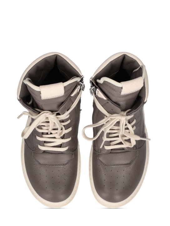 Rick Owens: Hohe Sneakers aus Leder „Geobasket“ - Dust/Milk - kids-girls_1 | Luisa Via Roma