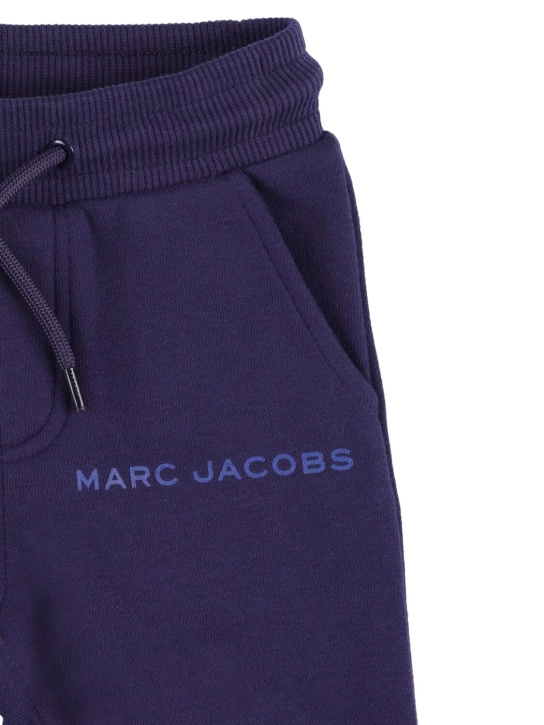 Marc Jacobs: Pantalon de survêtement en coton à imprimé logo - Bleu Marine - kids-boys_1 | Luisa Via Roma