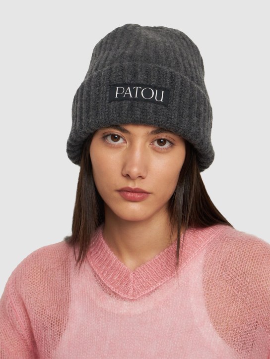 Patou: Cappello beanie in cashmere e lana a costine - Grafite - women_1 | Luisa Via Roma